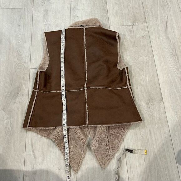 DYLAN Women's L Brown Faux
Vegan Suede Shearling Cozy Open
Front Vest - Picture 5 of 8